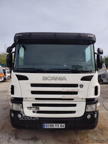 Ciężarówka z płaską platformą Scania P 380