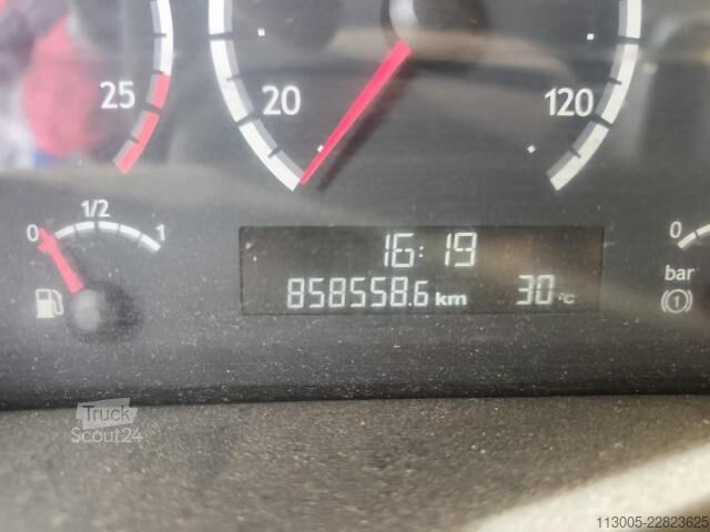 Ciężarówka z płaską platformą Scania P 380