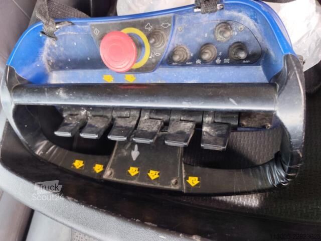 Ciężarówka z płaską platformą Scania P 380