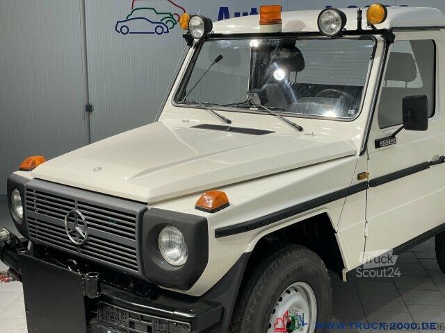 Aangepaste bestelwagen Mercedes-Benz 300 GD Pickup Mit Winterdienst" 1. Hand 29 TKM"