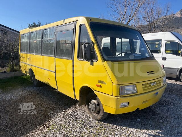 Koulubussi Iveco cacciamali