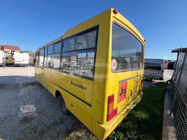 Koulubussi Iveco cacciamali