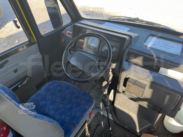 Koulubussi Iveco cacciamali