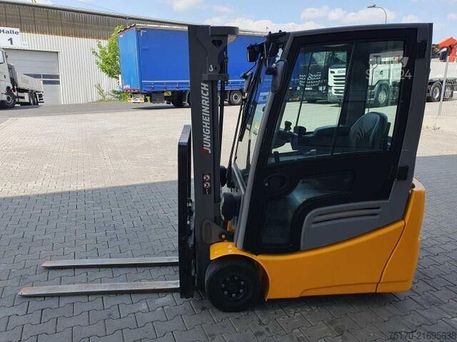 Gaffeltruck Jungheinrich EFG 215 / Triplex: 4.25m! / SS / 4.166h / 2024
