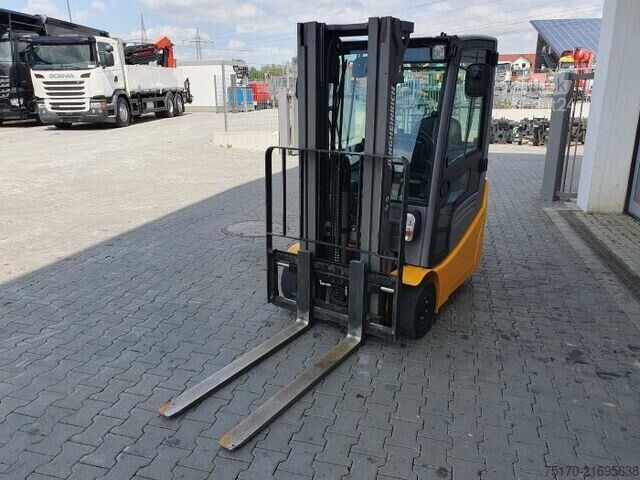 Gaffeltruck Jungheinrich EFG 215 / Triplex: 4.25m! / SS / 4.166h / 2024