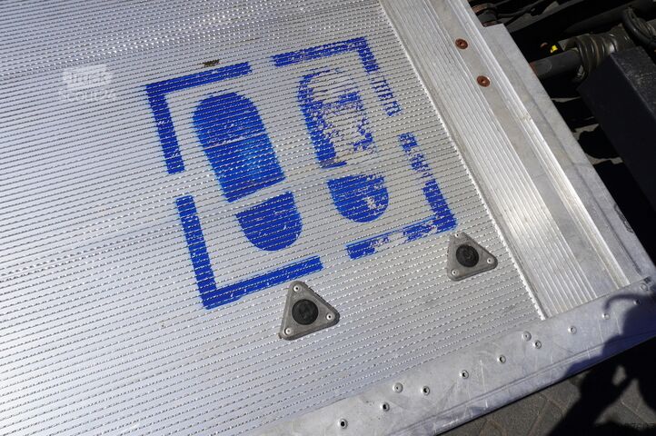 Behållare DAF LF 12.210 18-pallet container with tail