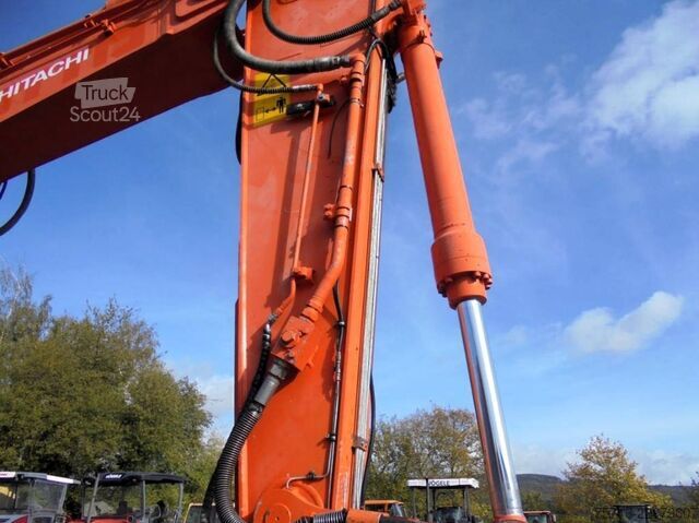  Hitachi ZX 225 US LC-6