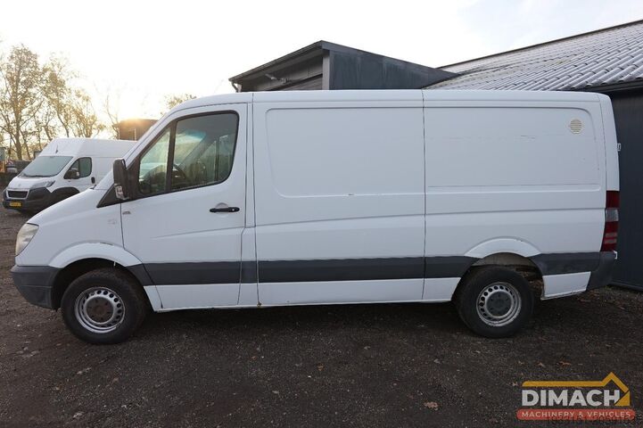 Dobozos kisteherautó Mercedes-Benz 906 KA 35 Sprinter 313 - Euro 4 - L2H2 - trekha...