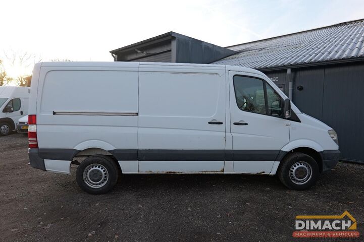 Tovornjak z zabojnikom Mercedes-Benz 906 KA 35 Sprinter 313 - Euro 4 - L2H2 - trekha...