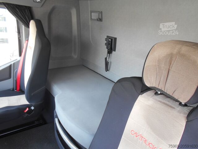 Trator de estrada padrão RENAULT T480