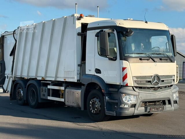 Çöp kamyonu MERCEDES-BENZ Antos 2533 6x2 Faun Variopress 524 + Zoeller