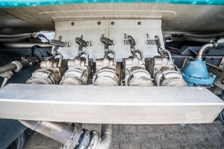 Camion-citerne RENAULT MIDLUM 270 DXI + MAGYAR ALU 11000L+5COMP.