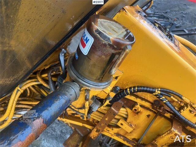 Tieranaura Caterpillar 140G grader. WATCH VIDEO