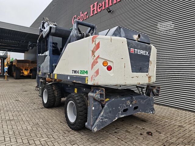 Máquina de manuseamento de materiais Terex TWH 224 S5