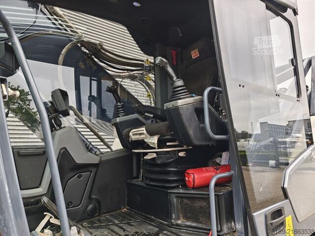 Máquina de manuseamento de materiais Terex TWH 224 S5
