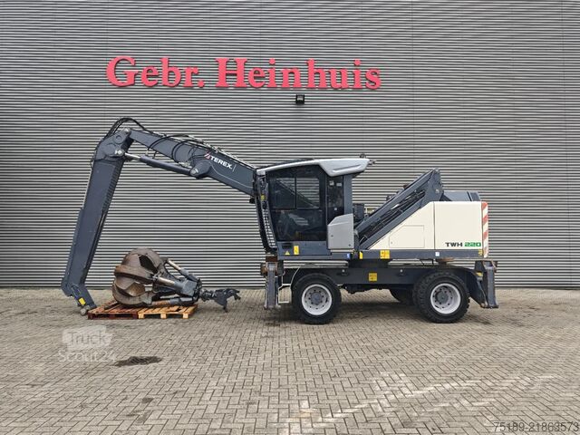 Máquina de manuseamento de materiais Terex TWH 220 S5