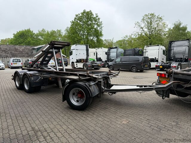 Transport av containere GS AC-2800-K NCH/Haak Kiepende containeraanhanger ...