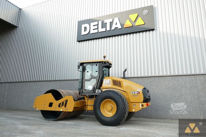 Single drum roller Caterpillar CS10GC