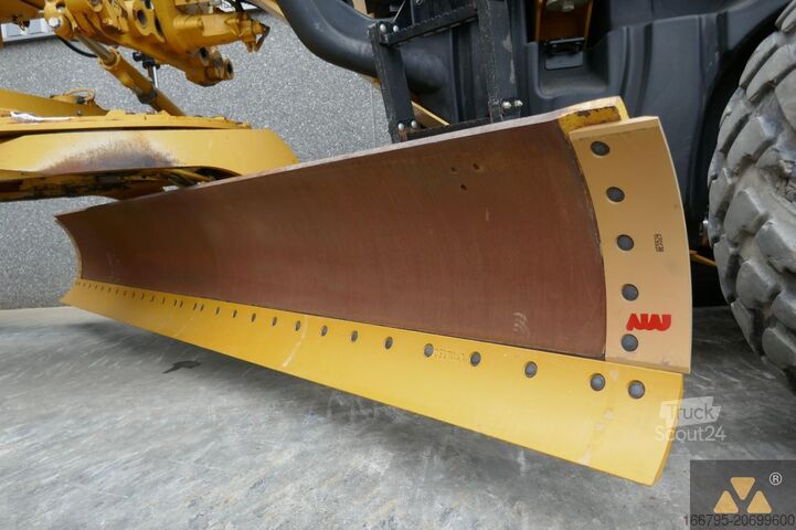 Grader Caterpillar 140M2