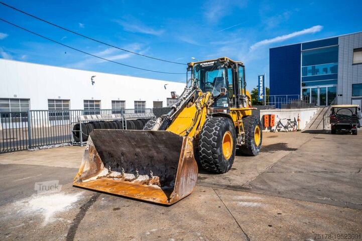 رافعة شوكية CATERPILLAR CAT 924G // GODET 3m3