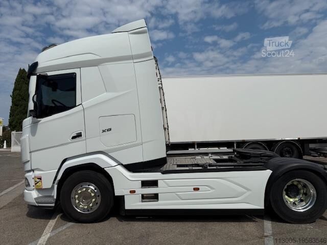 Tracteur routier standard DAF XF 530