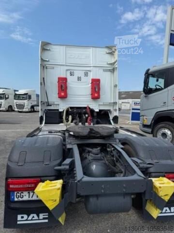 Tracteur routier standard DAF XF 530