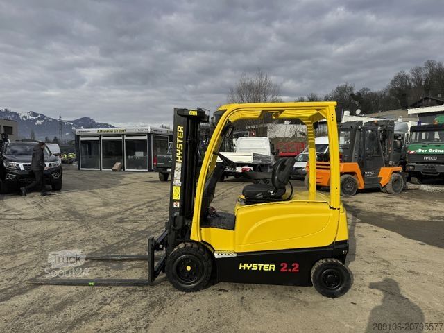Ανυψωτικό περονοφόρο με εμπρόσθιο φορτηγό HYSTER J2.2 XN Triplex Seitenschieber Freihubmast