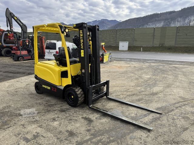 Ανυψωτικό περονοφόρο με εμπρόσθιο φορτηγό HYSTER J2.2 XN Triplex Seitenschieber Freihubmast