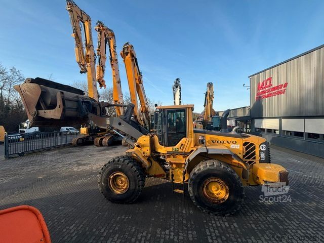 Kolesni nakladalnik VOLVO Volvo L120 F