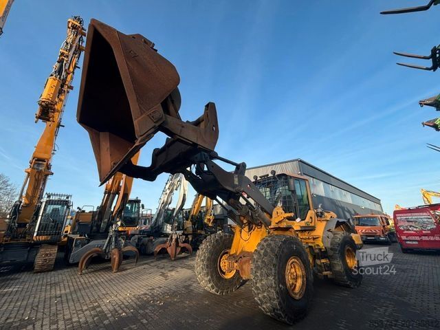 Kolesni nakladalnik VOLVO Volvo L120 F