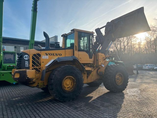 Kolesni nakladalnik VOLVO Volvo L120 F