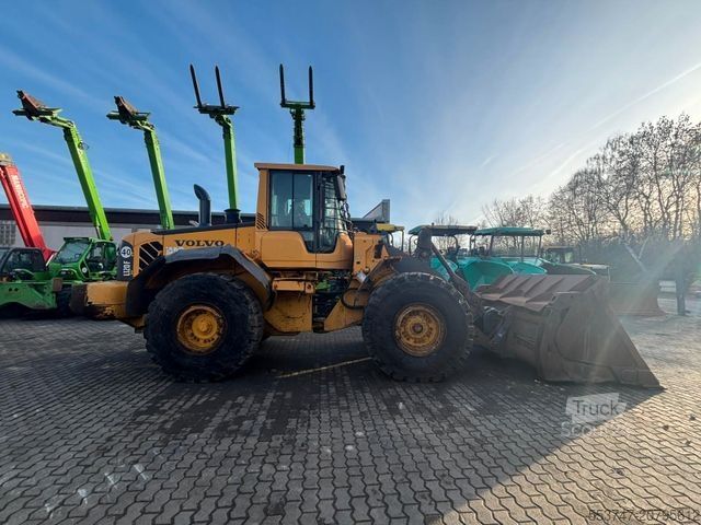 Kolesni nakladalnik VOLVO Volvo L120 F