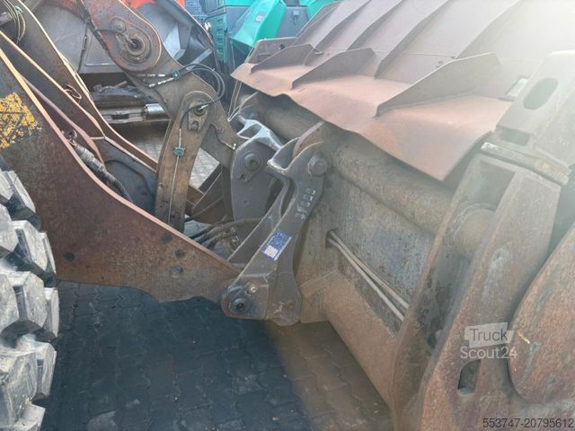 Kolesni nakladalnik VOLVO Volvo L120 F