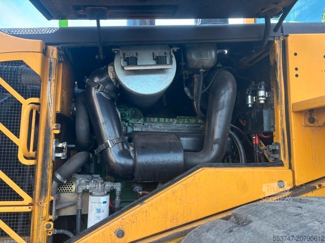 Kolesni nakladalnik VOLVO Volvo L120 F