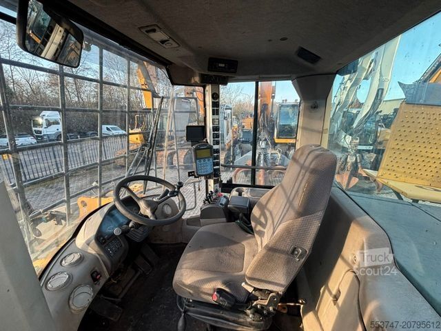 Kolesni nakladalnik VOLVO Volvo L120 F