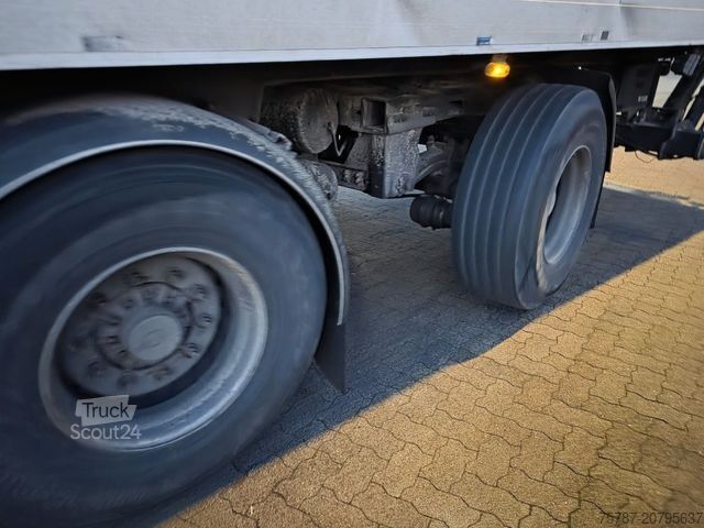 Šaldytuvas puspriekabė SCHMITZ CARGOBULL City Tiefkühler, 2. Achs drehbar, 3 to Ladebordw