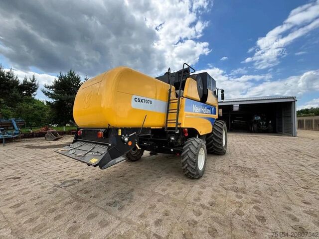 Kombajn sklízecí New Holland CSX7070