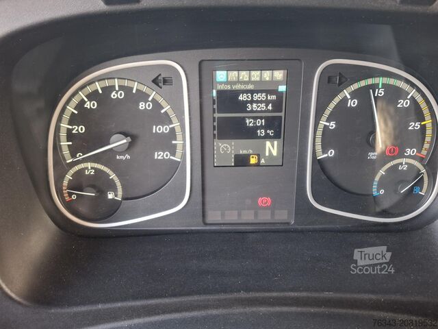 Autocamion cu caroserie tip cutie Mercedes-Benz ATEGO 1221 L - E6