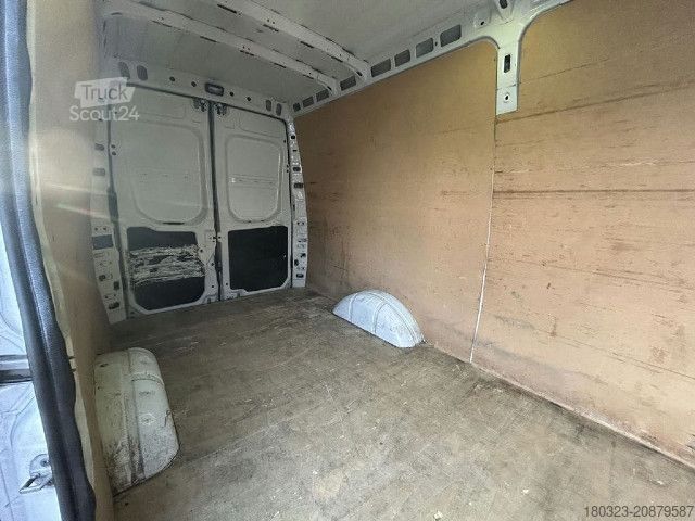 Furgoneta IVECO 35S14