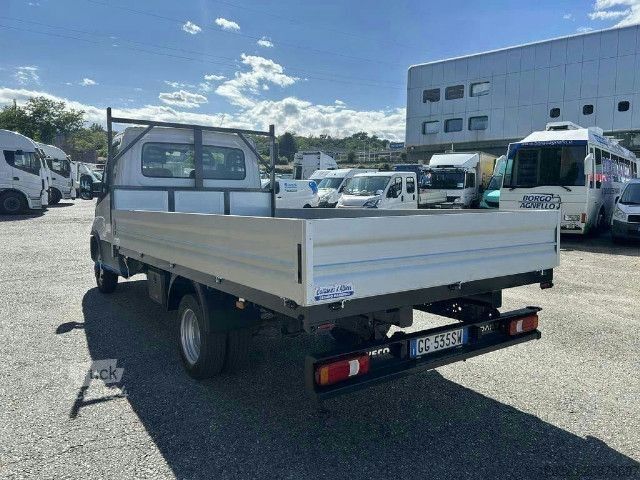 Camión de plataforma IVECO 35C14