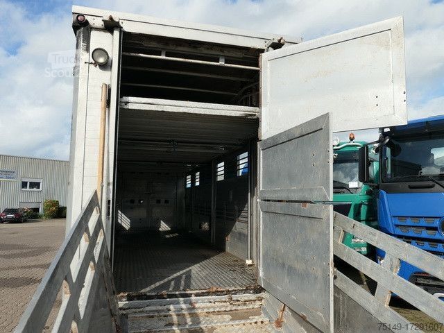 Pferdeanhänger Bannas AT 24.83, 3 Etagen, Schweine, Liftachse