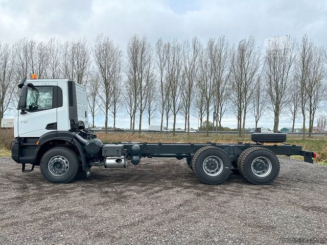 Chassis met cabine Iveco T-Way AD380T43H-4500 AT Chassis Cabin (17 units)