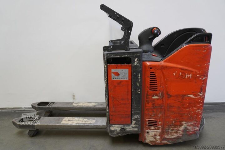 Elektrische meelooppallettruck met sta-platform Linde T 20 SP 131