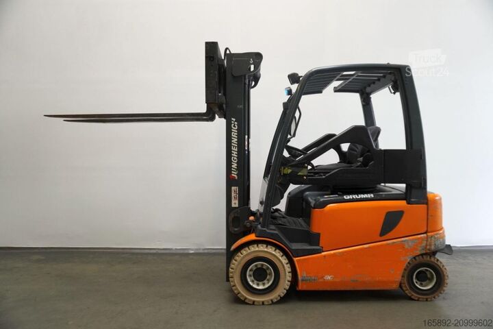 Heftruck Jungheinrich EFG VAC 22