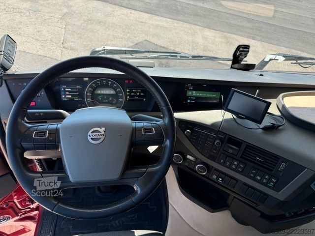 Jeřáb na nákladním automobilu VOLVO 8x2*6 Sawo tipper / Hiab X-DUO 102 E-2