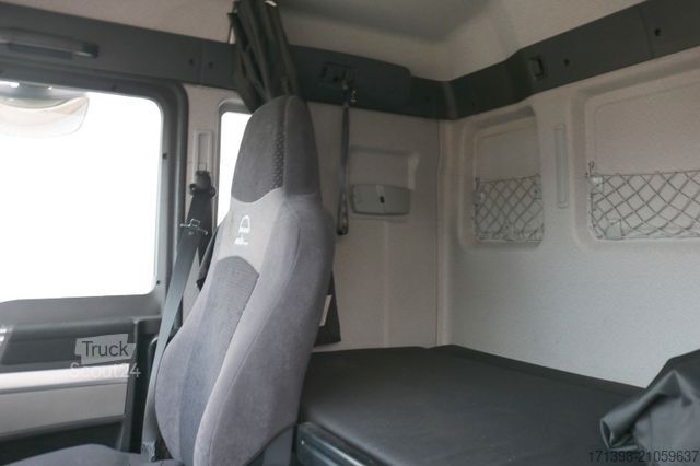 Ciężarówka z płaską platformą MAN TGX 26.400 6x2-4  Kran Palfinger + FUNK / RC