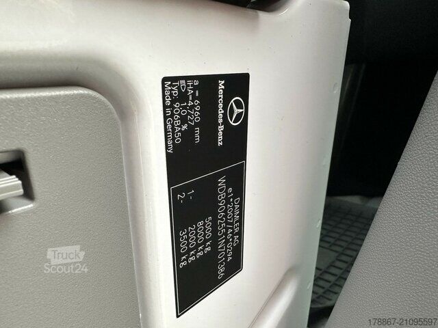 Transporter mit Doppelkabine Mercedes-Benz Sprinter 519 CDI DoKa Koffer 3,5 to AHK Last