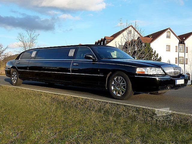 Stretch Limosine Ford Lincoln Town Car Stretch Limousine