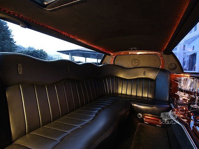 Stretch Limosine Ford Lincoln Town Car Stretch Limousine