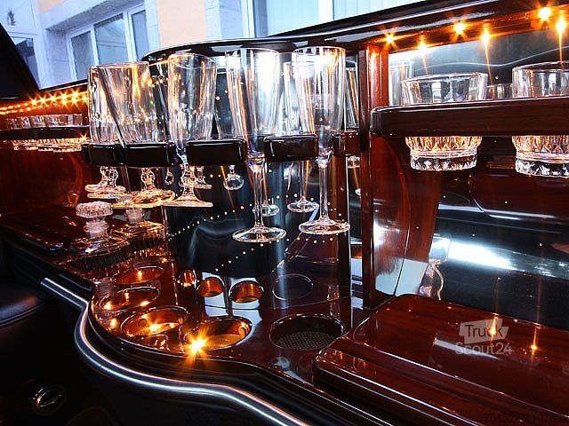 Stretch Limosine Ford Lincoln Town Car Stretch Limousine